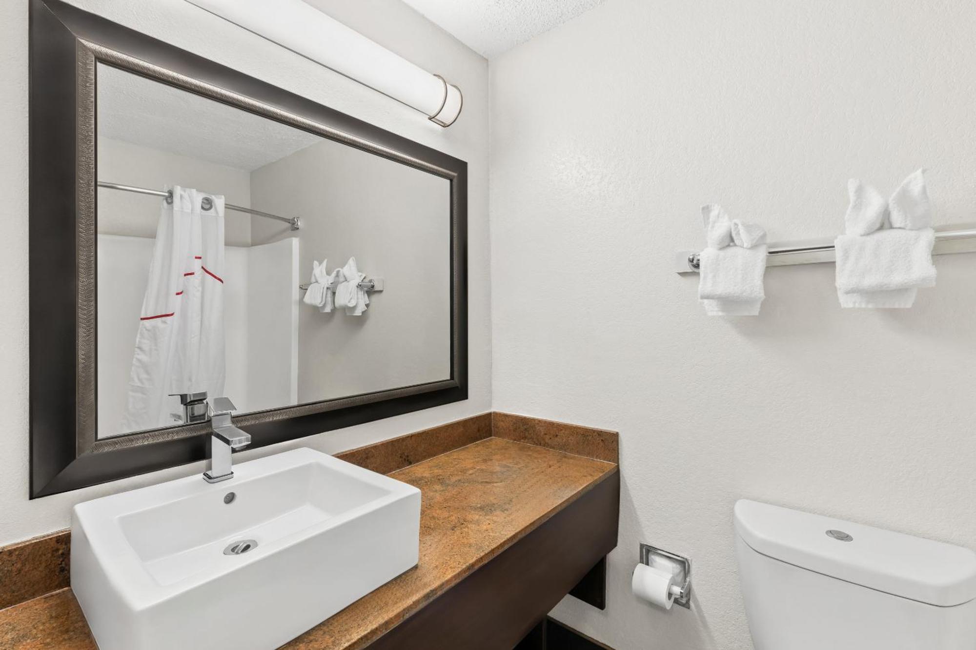 College Park Red Roof Plus+ & Suites Atlanta Airport South מראה חיצוני תמונה