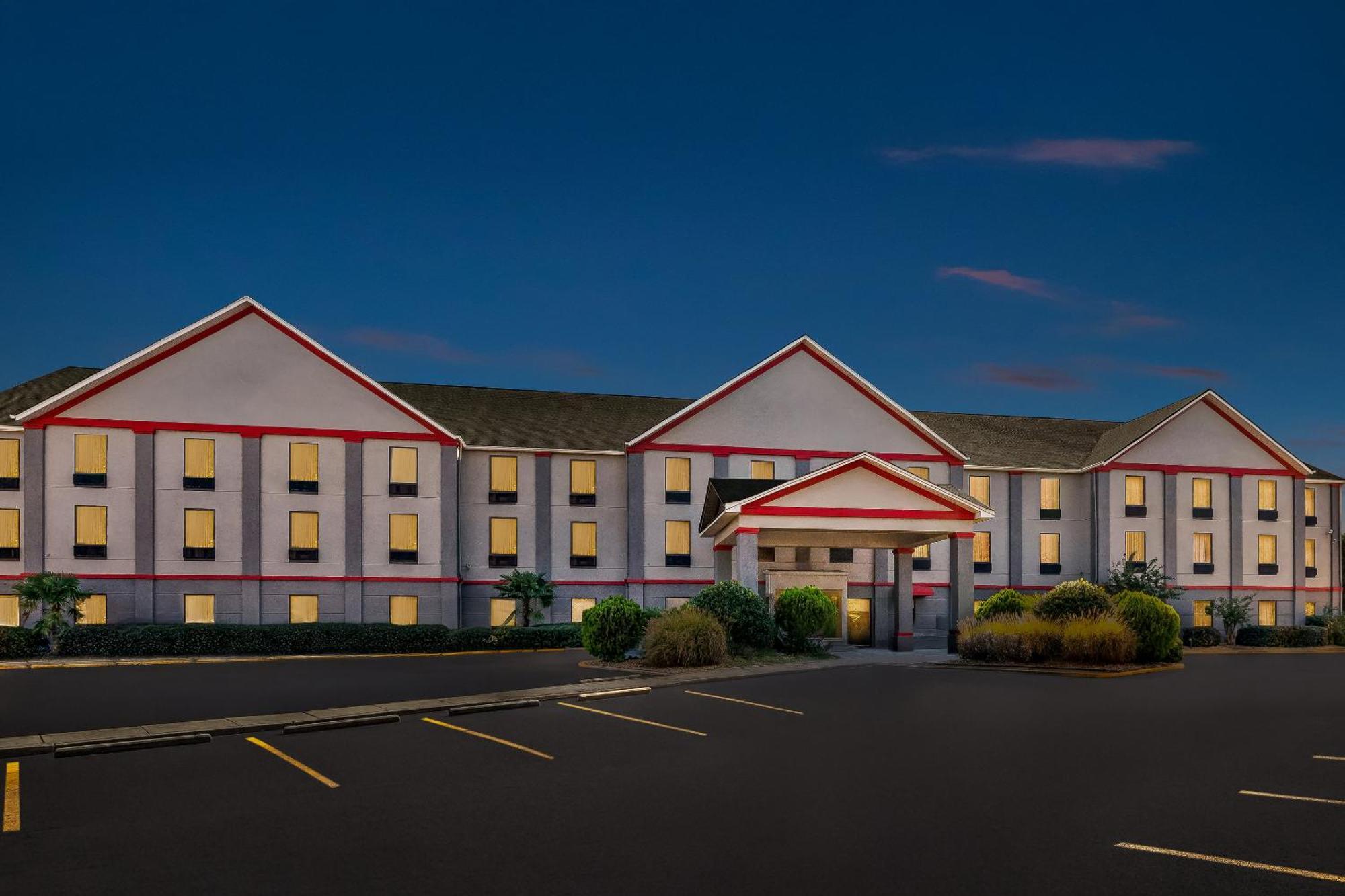 College Park Red Roof Plus+ & Suites Atlanta Airport South מראה חיצוני תמונה