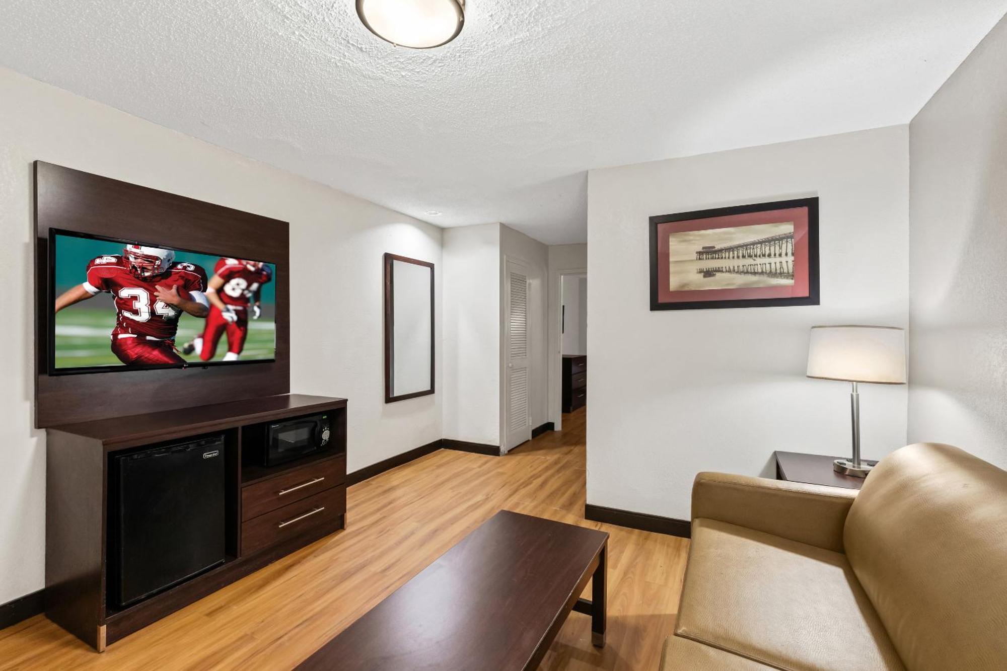 College Park Red Roof Plus+ & Suites Atlanta Airport South מראה חיצוני תמונה