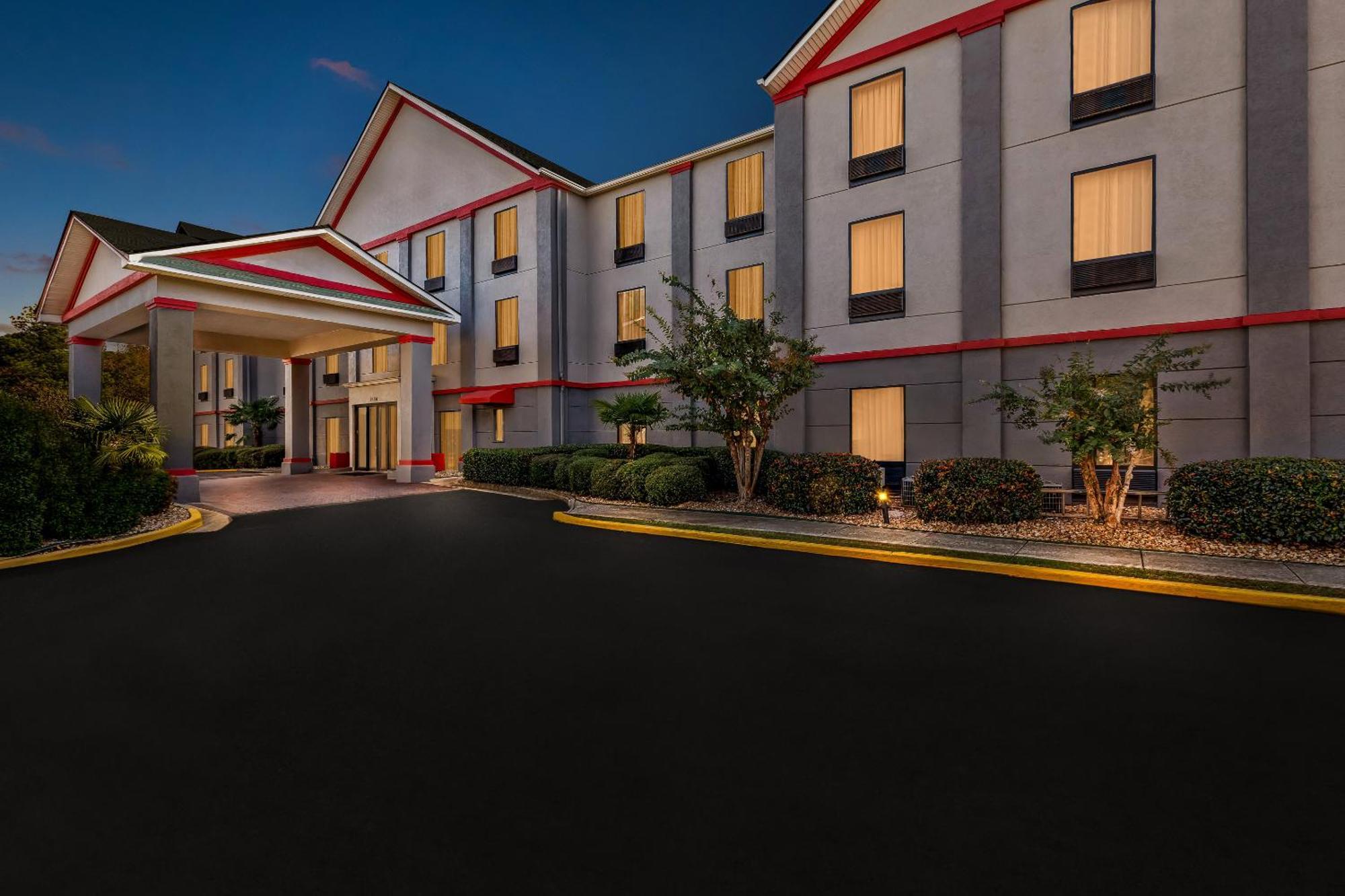 College Park Red Roof Plus+ & Suites Atlanta Airport South מראה חיצוני תמונה