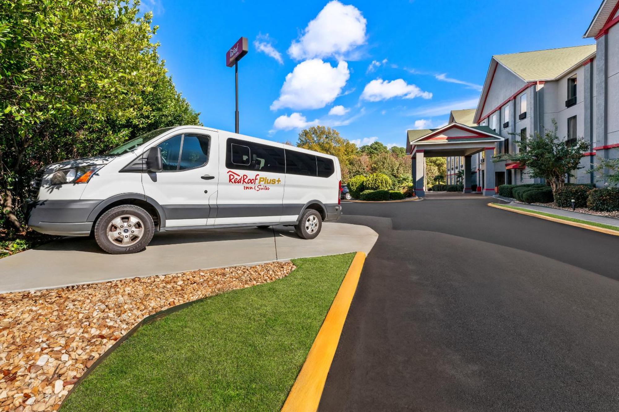 College Park Red Roof Plus+ & Suites Atlanta Airport South מראה חיצוני תמונה