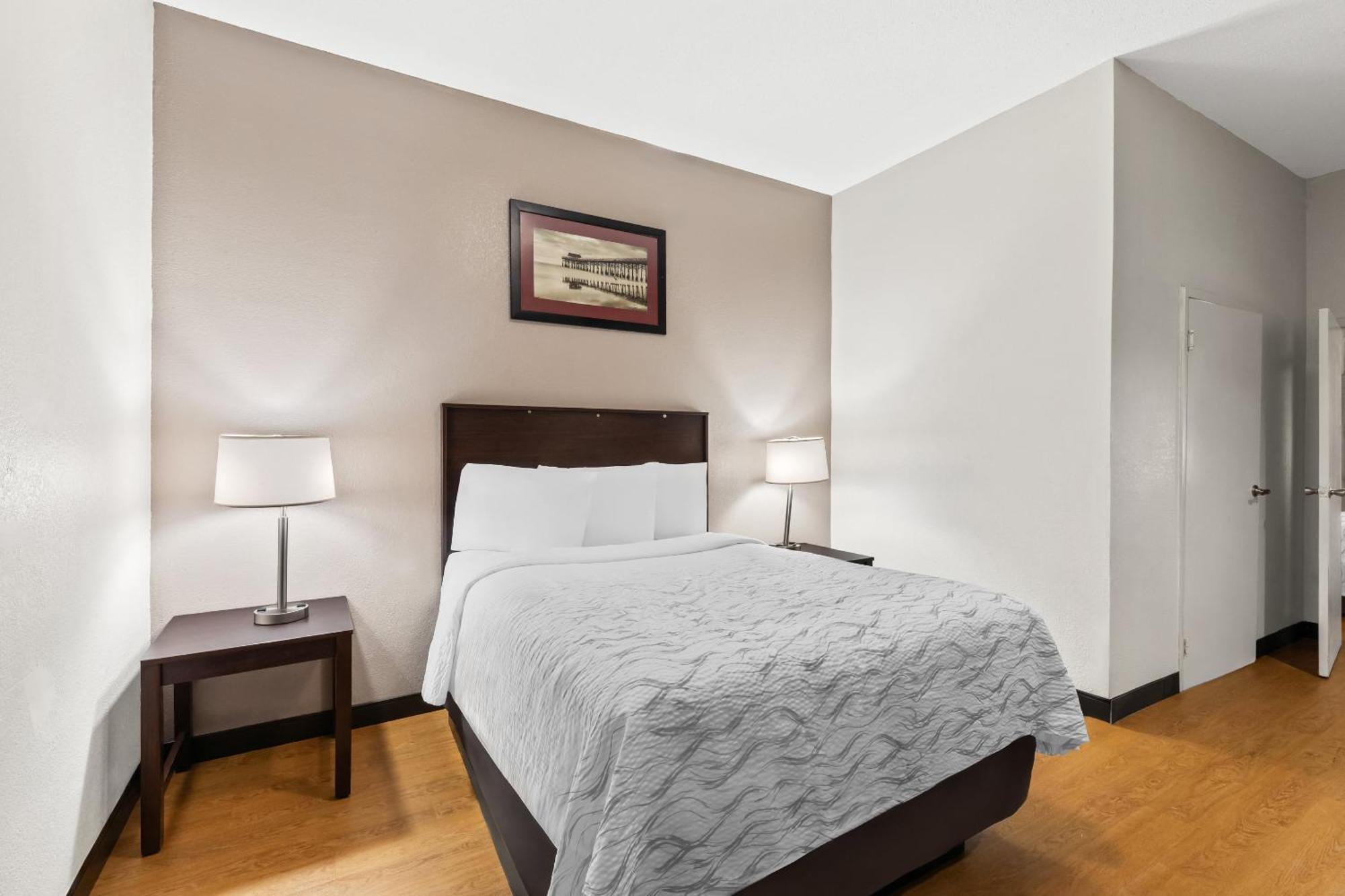 College Park Red Roof Plus+ & Suites Atlanta Airport South מראה חיצוני תמונה