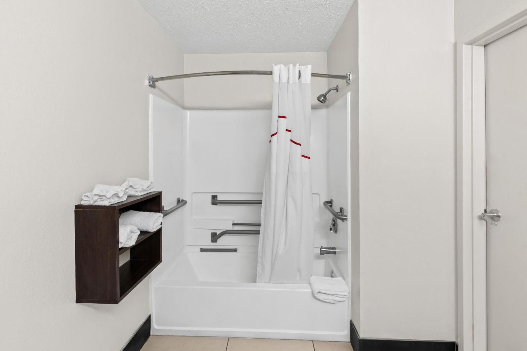 College Park Red Roof Plus+ & Suites Atlanta Airport South מראה חיצוני תמונה