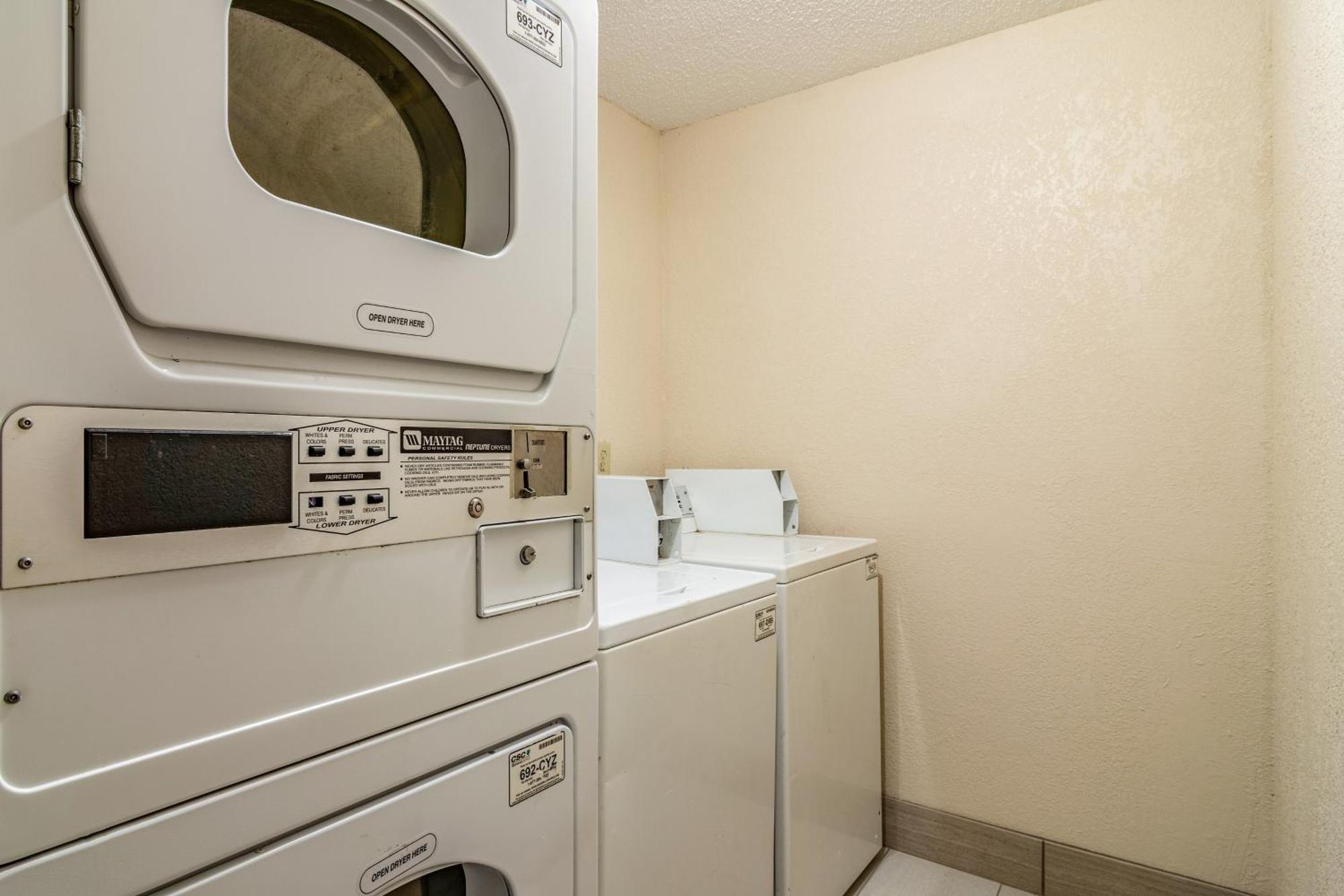 College Park Red Roof Plus+ & Suites Atlanta Airport South מראה חיצוני תמונה