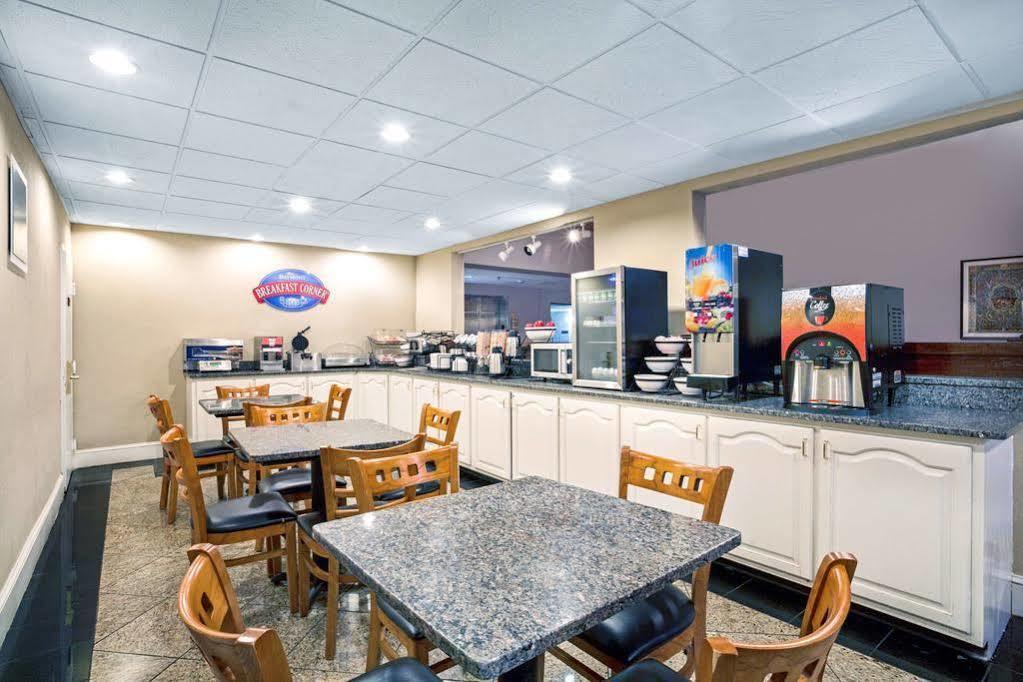 College Park Red Roof Plus+ & Suites Atlanta Airport South מראה חיצוני תמונה